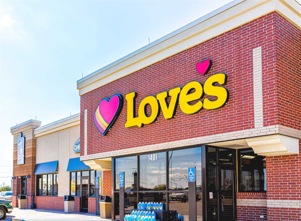 This National Fried Chicken Chain Is Getting a Major Brand Refresh