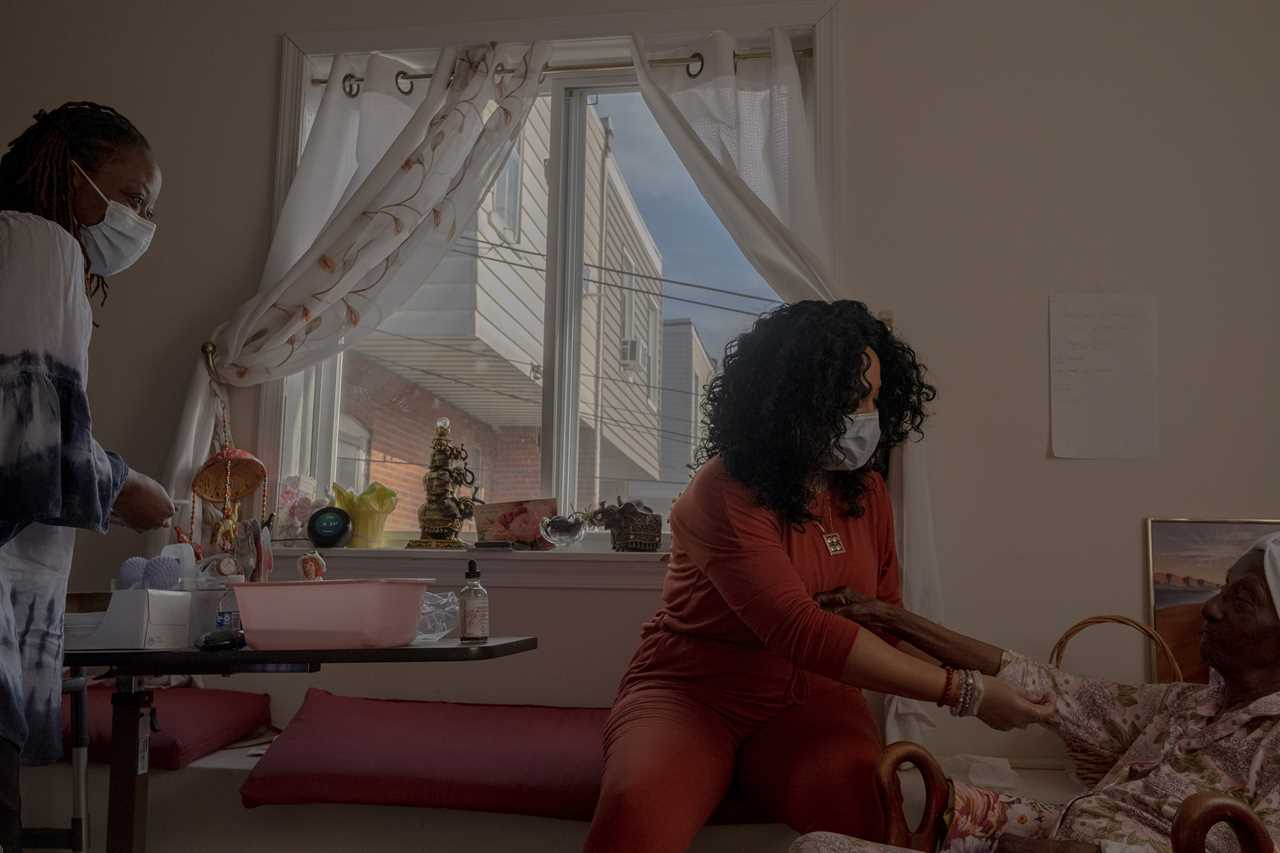 From left, Niambi Alexander, Michelle Thornhill and Estella Stackhouse at Stackhouseâs home on Jan. 21.