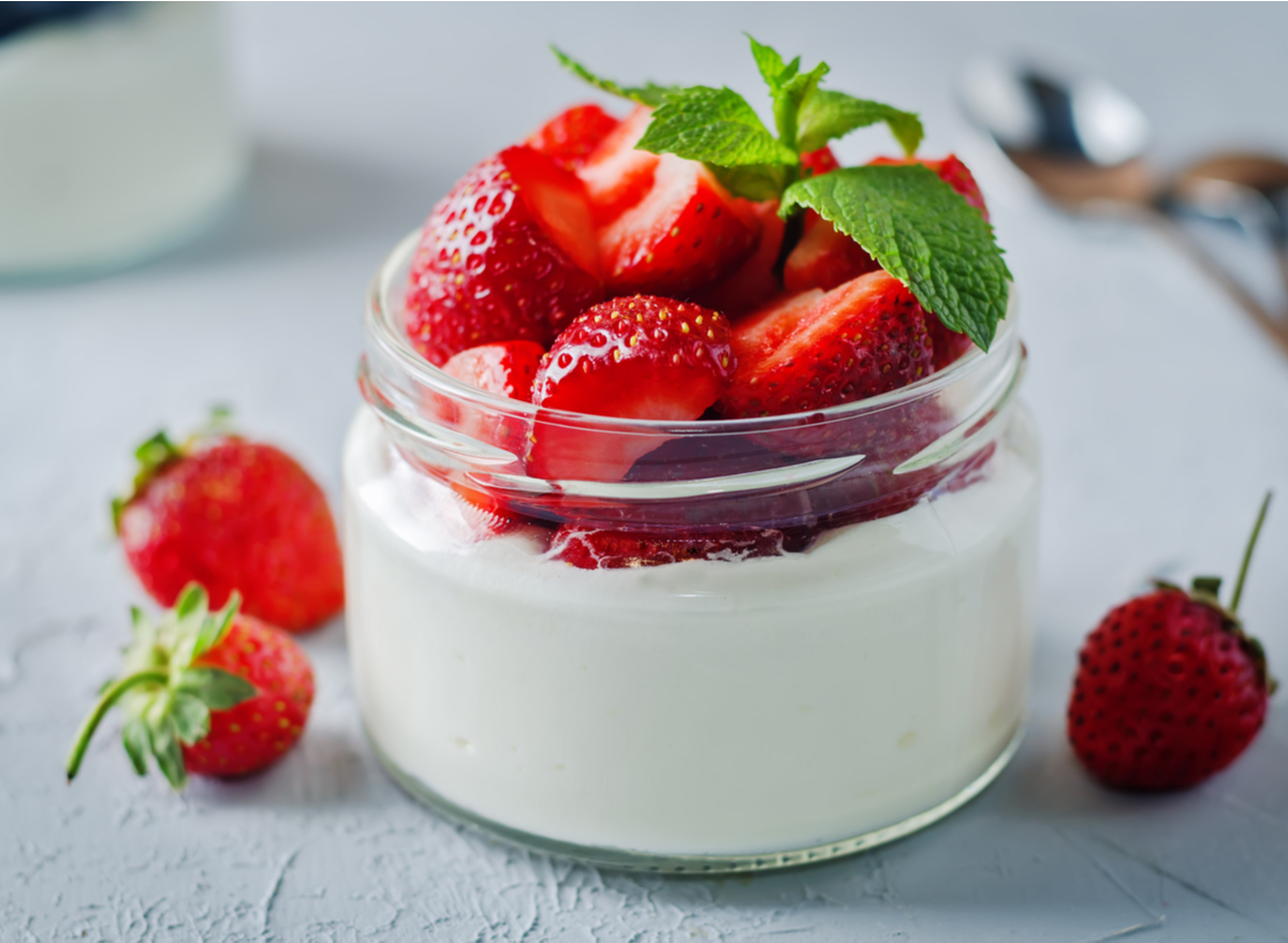 greek yogurt and strawberry parfait