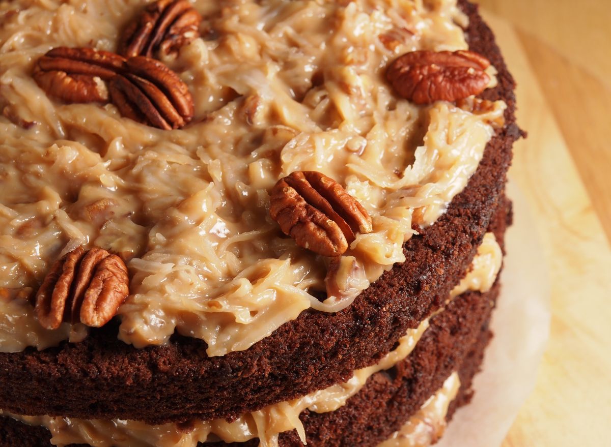 16 Old-Fashioned Chocolate Desserts That Everyone (Secretly) Loves