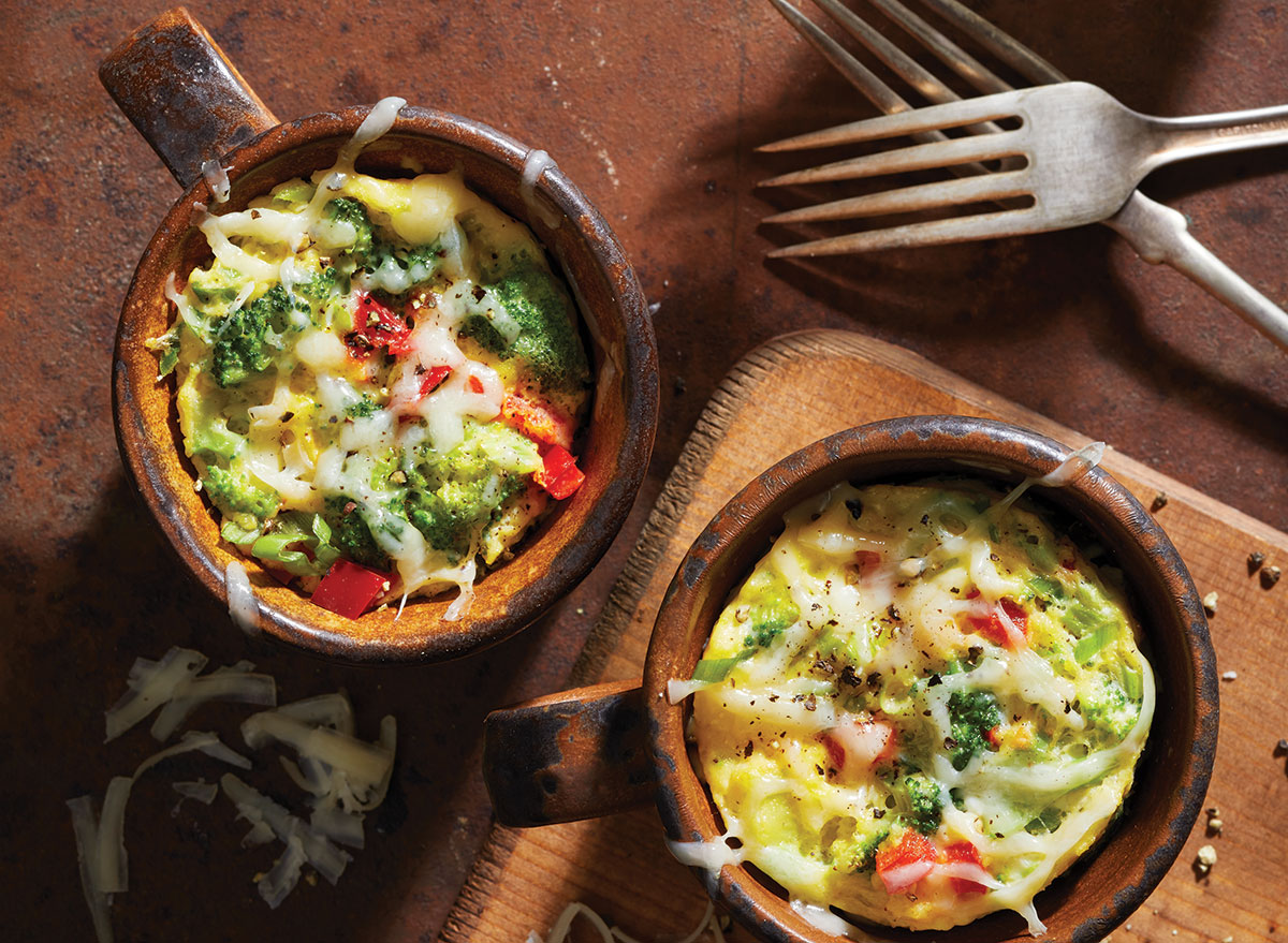 broccoli cheese eggs in mugs with forks