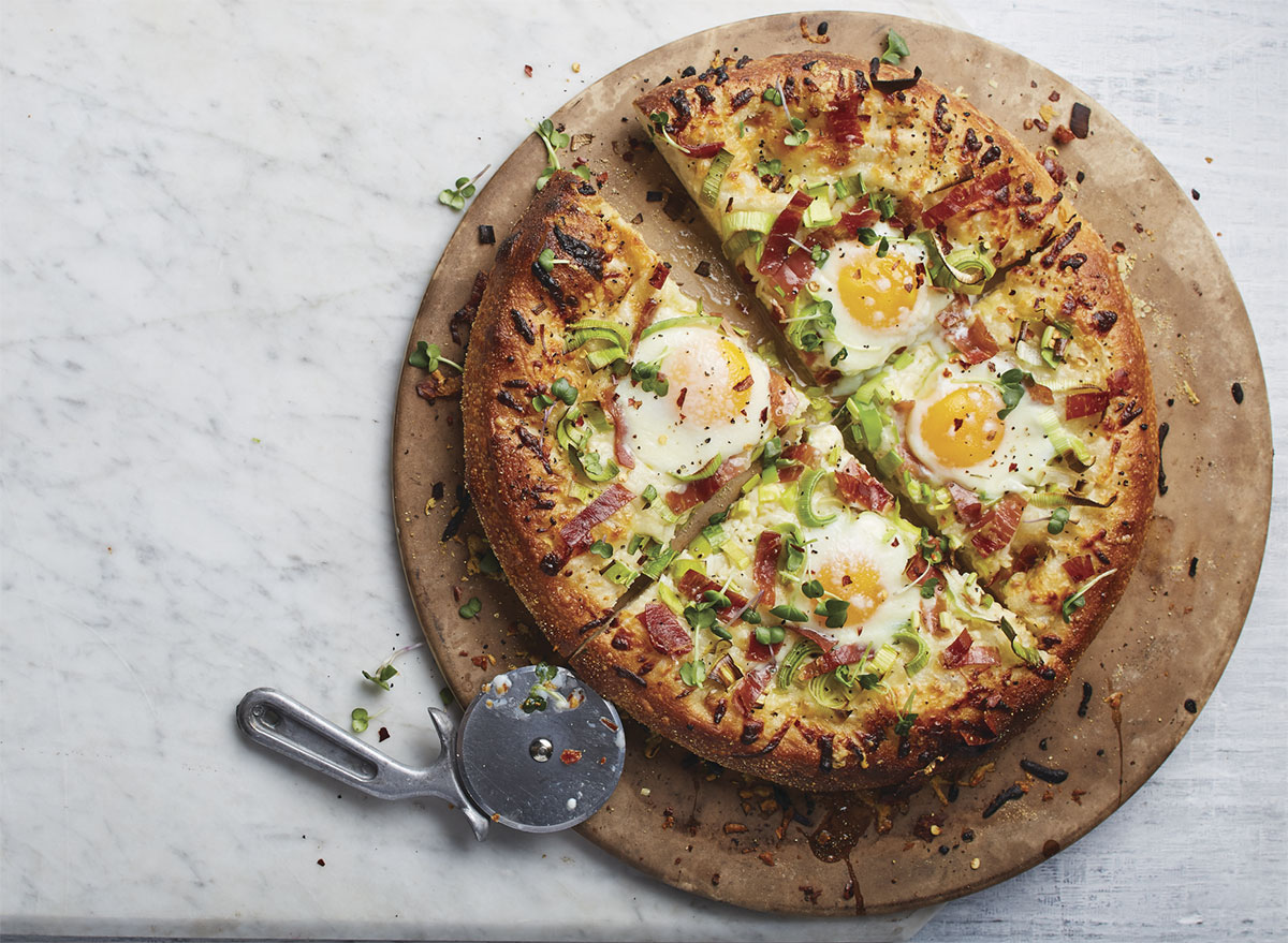 sunny side up egg pizza