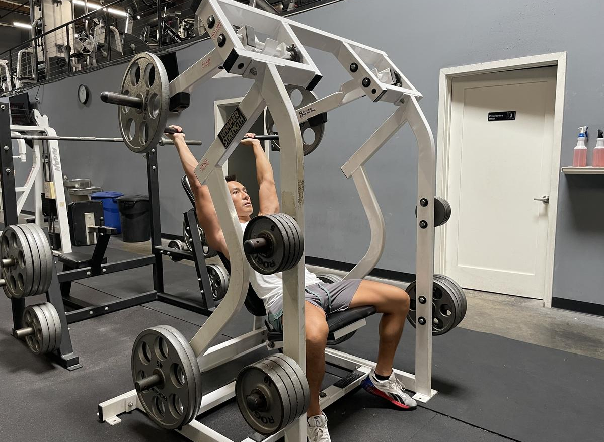 machine shoulder press