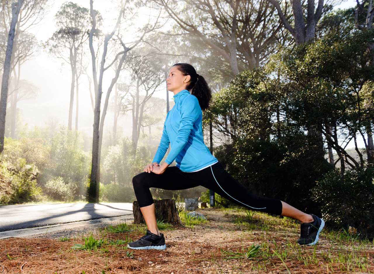 woman performing reverse lunges on her walk