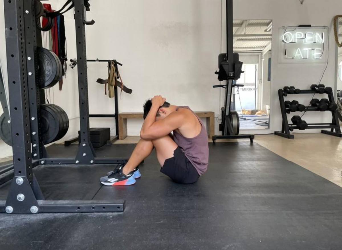 trainer performing sit-ups