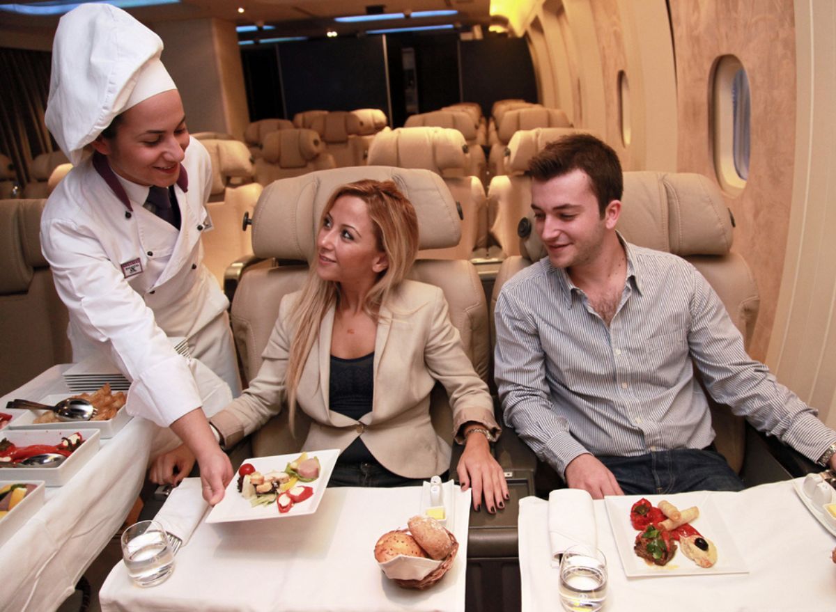 restaurant food airline