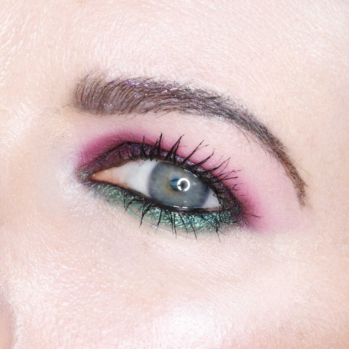 Lethal 1UP Palette on hooded eyes