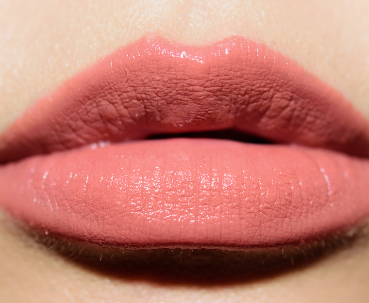 Charlotte Tilbury Chic Pink Kissing Lipstick