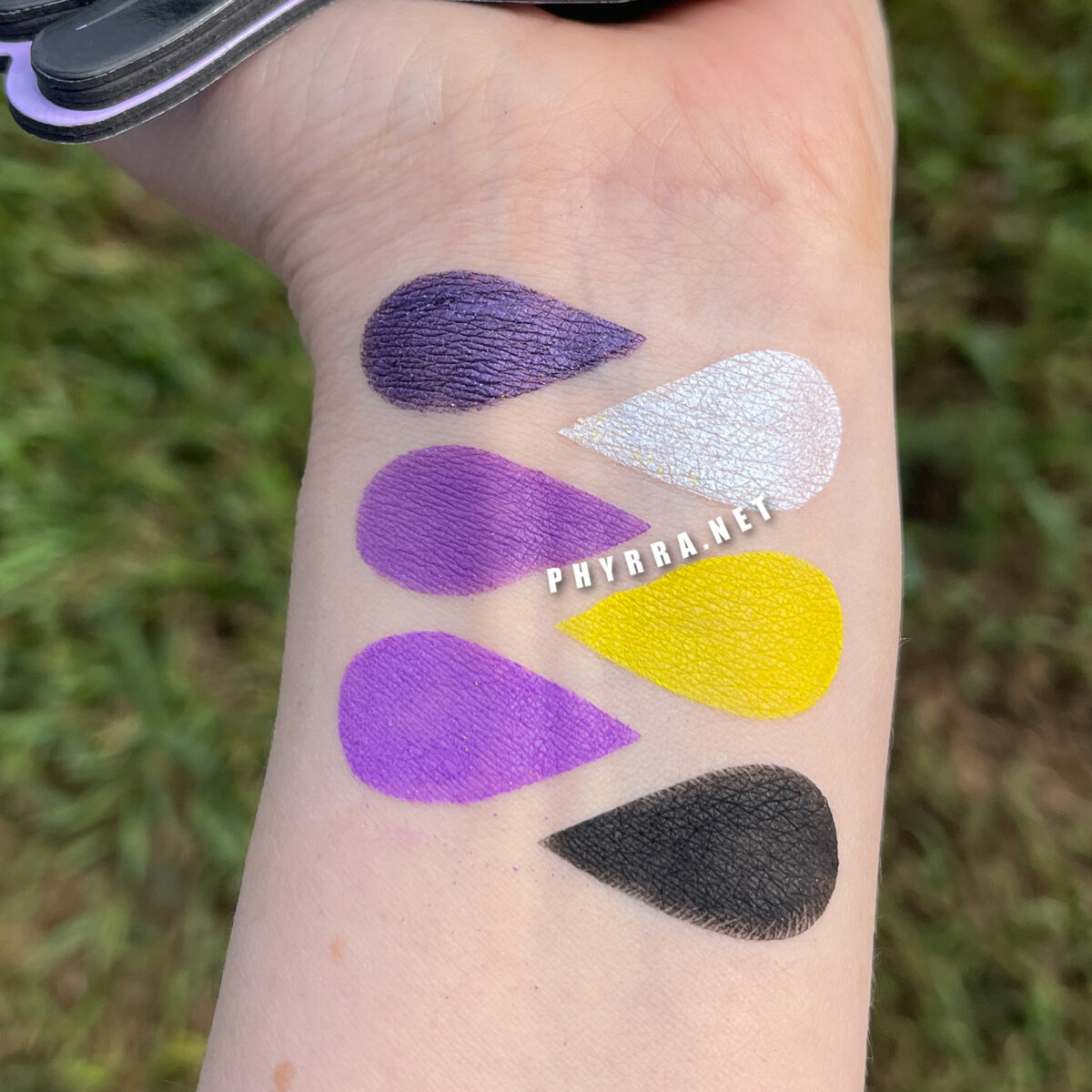 Vampyre Cosmetics Emily the Strange Nee Chee Palette Swatches