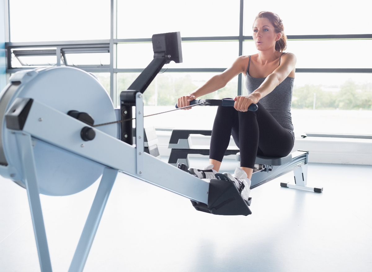 woman working out on the rowing machine