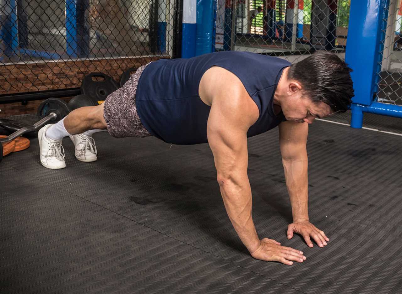 diamond pushups with close grip