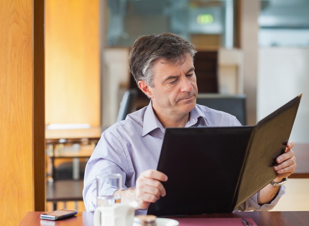 20 Restaurant Red Flags You Need to Know Before Dining Out