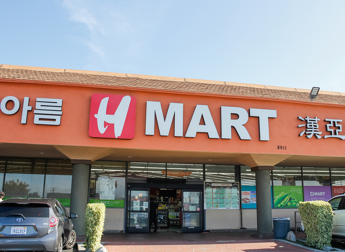 20 Grocery Stores That Will Be Open on July 4th