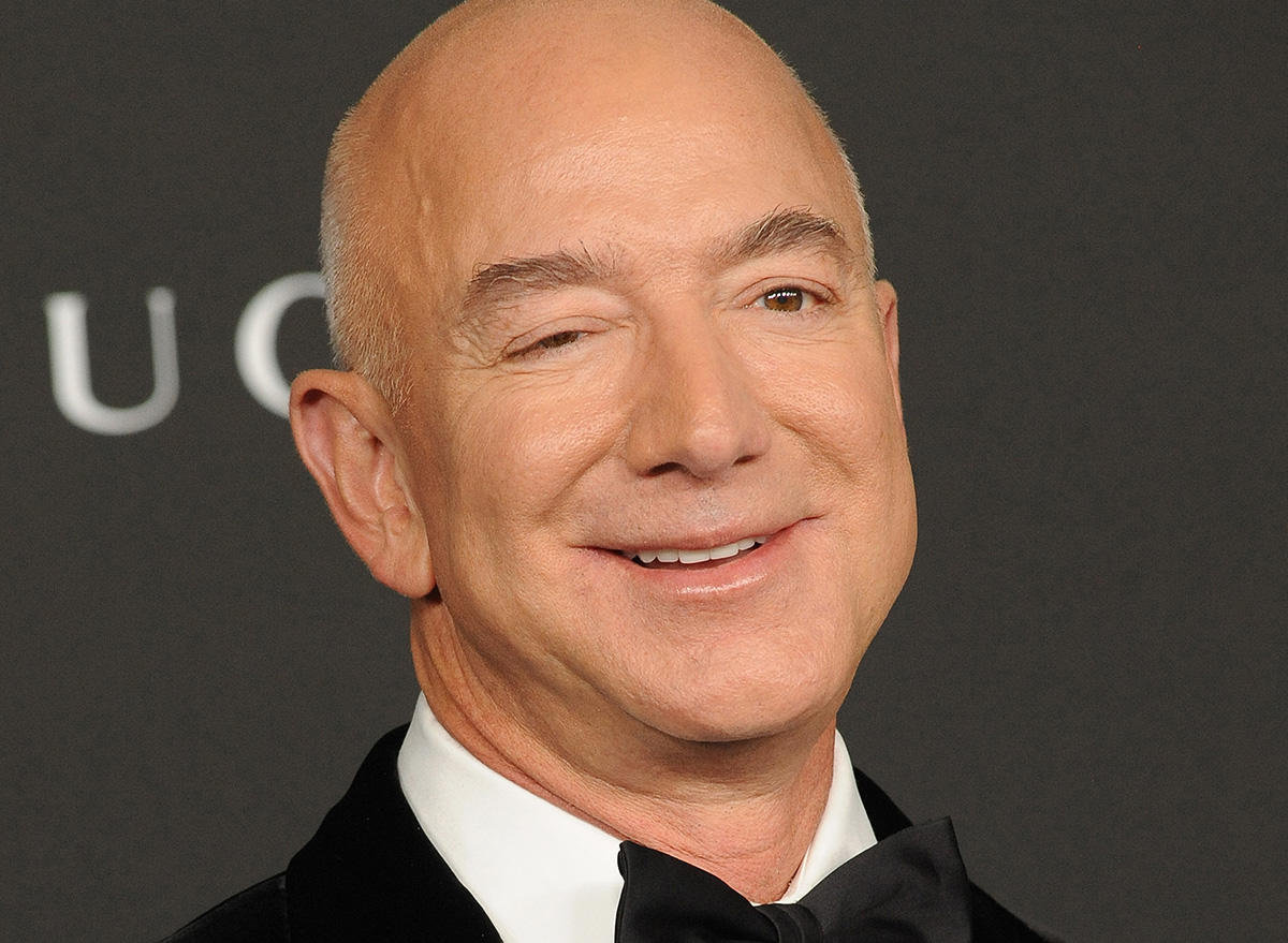 5 Ways Jeff Bezos Transformed Into Buff Billionaire