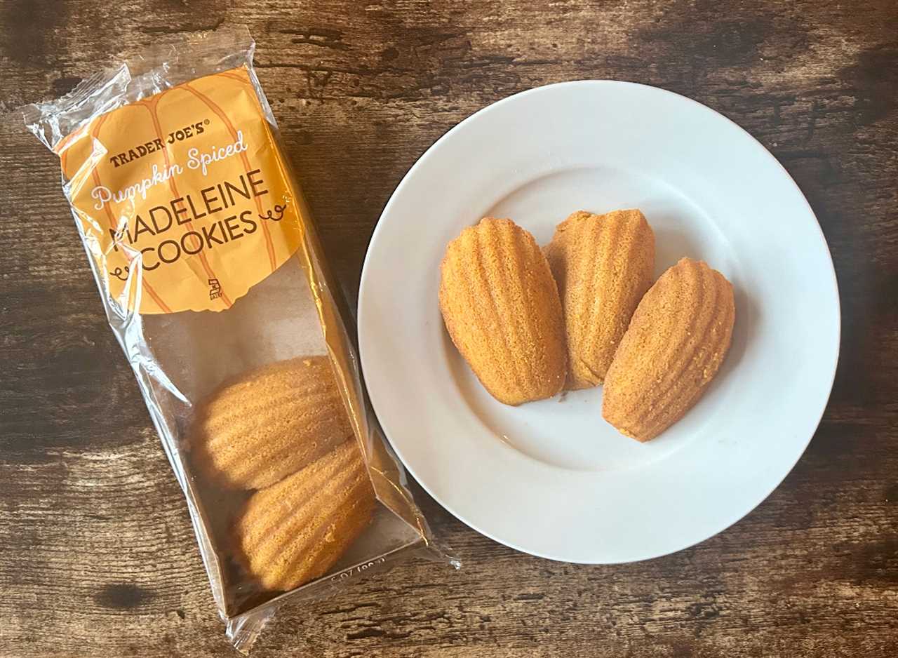trader joe's pumpkin spiced madeleine cookies
