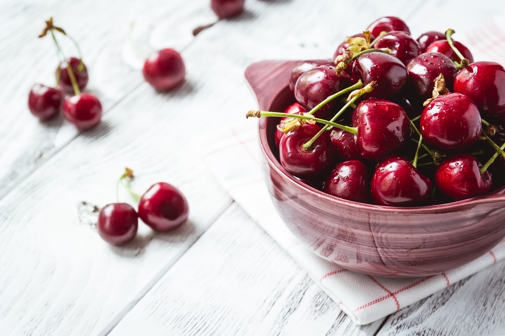 A bowl of fresh cherries.