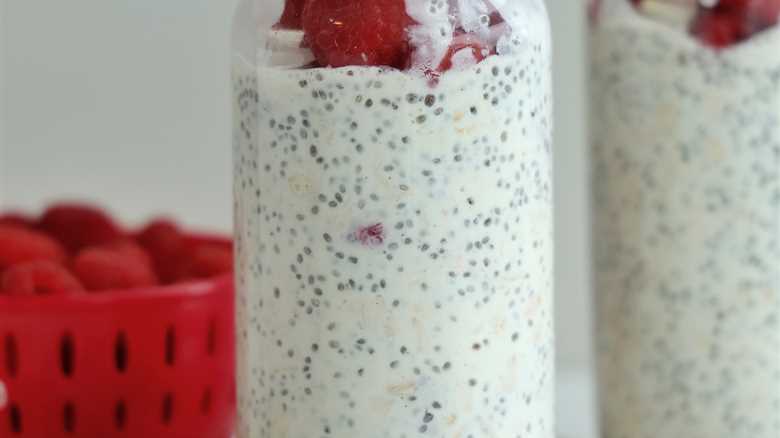 Jumpstart Your Morning with This Weight Loss-Friendly Raspberry Coconut Overnight Oats Recipe