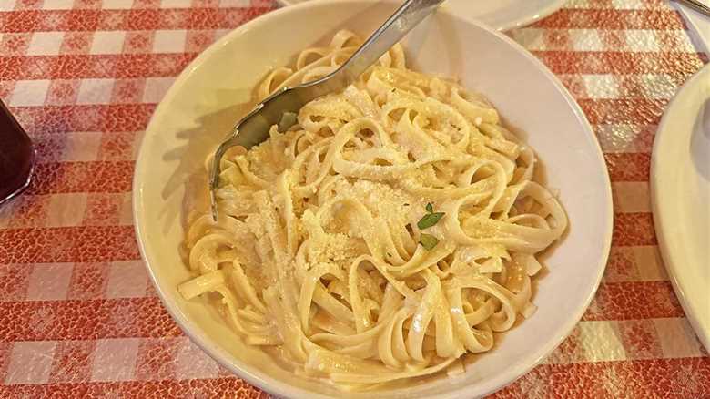 The Ultimate Fettuccine Alfredo Showdown: Chain Restaurant Edition