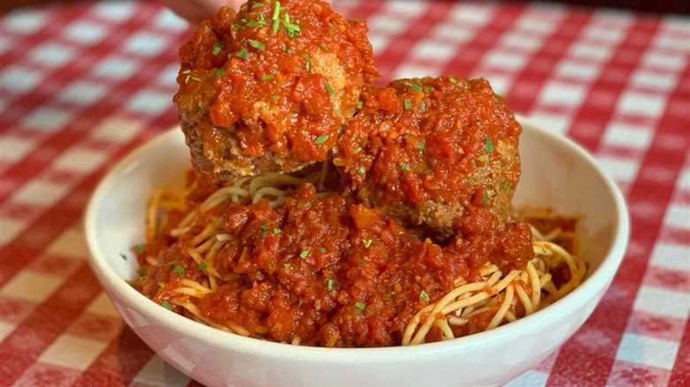 Top 10 Restaurant Chains for Scrumptious Spaghetti & Meatballs