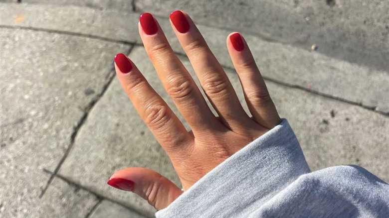Exploring Traditional Romance: The Power of Red Nails in Modern Dating